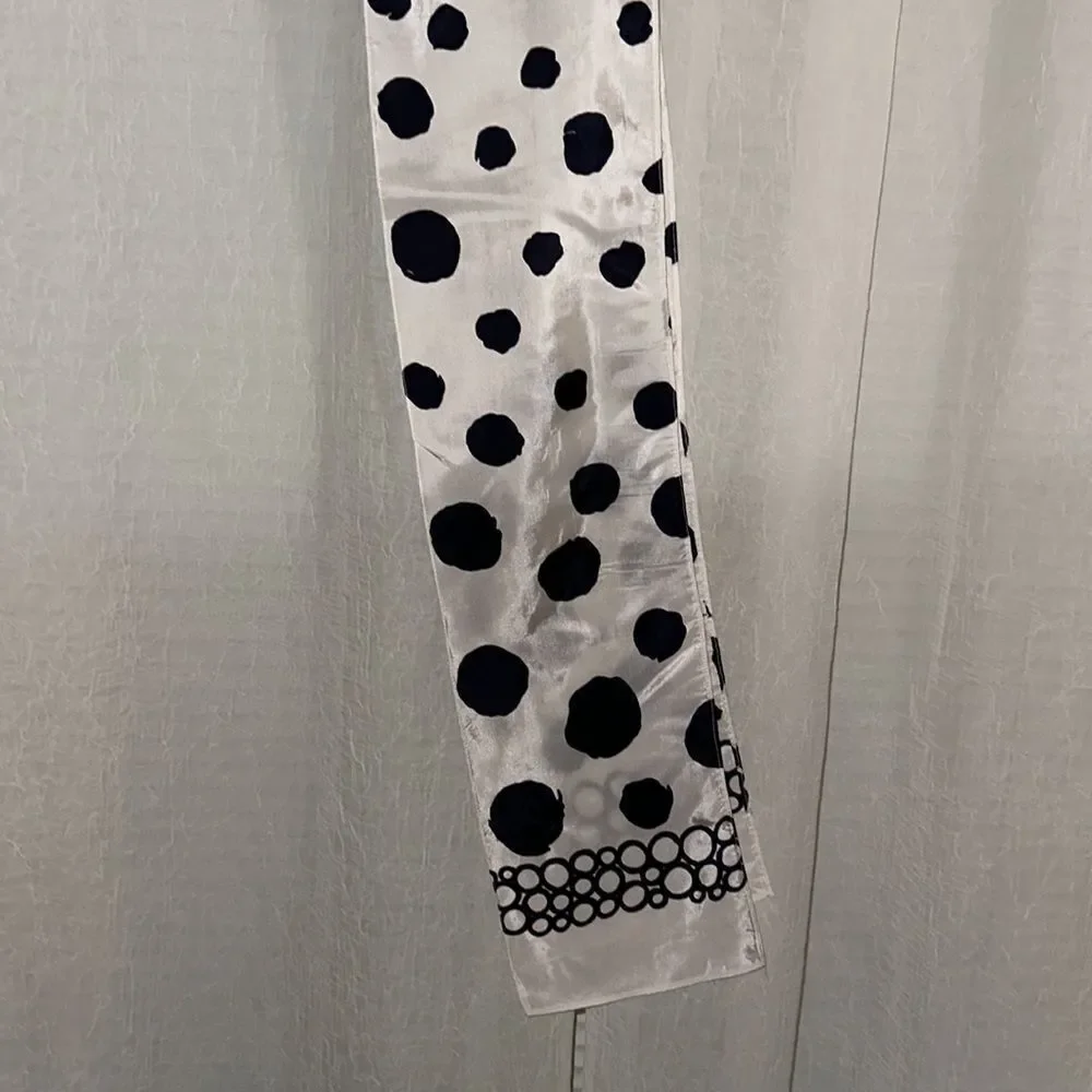 De VENISE White Large Navy Polka Purse Neck Scarf